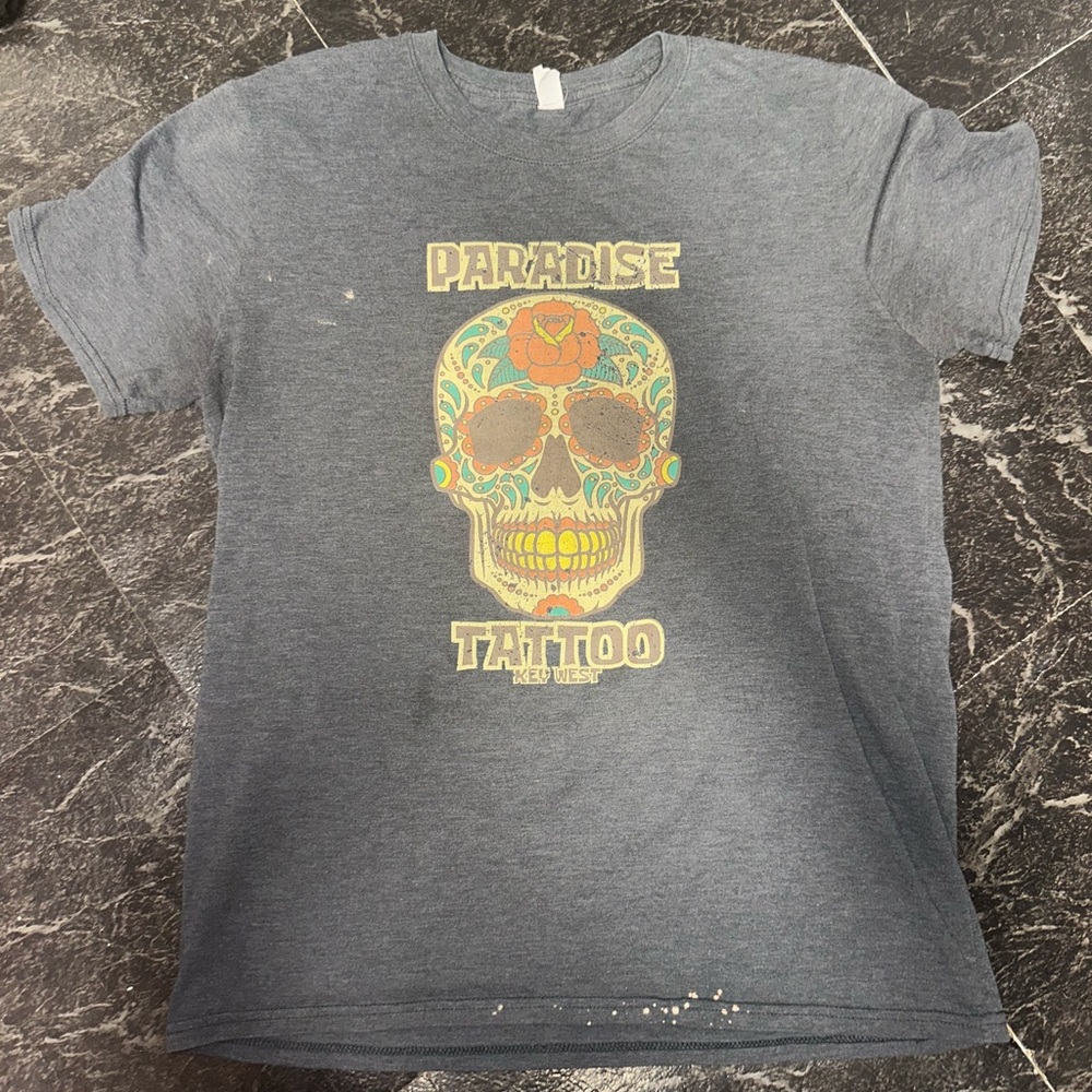 Gray T-Shirt with Colorful Skull Graphic